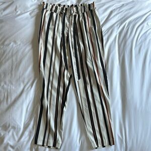 Dynamite cropped pants, size medium.